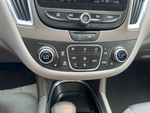 Used 2021 Chevrolet Malibu LT FWD image 22