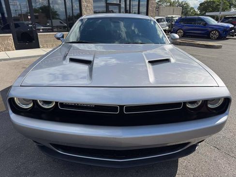 Used 2015 Dodge Challenger SXT RWD image 2