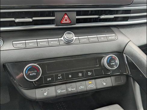 Used 2023 Hyundai Elantra Limited image 15