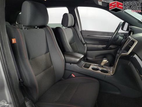 Used 2016 Jeep Grand Cherokee Laredo 75th Anniversary AWD/4WD image 14