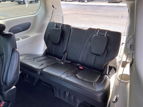 Used 2023 Chrysler Pacifica Touring-L FWD image 52