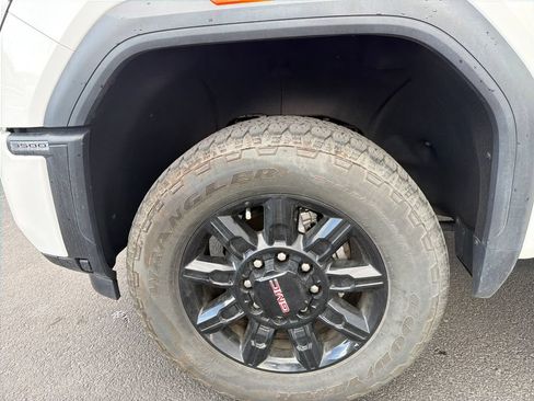 Used 2024 GMC Sierra 3500 AT4 w/ Technology Package AWD/4WD image 11
