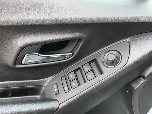 Used 2021 Chevrolet Trax LT w/ Premium Seat Package image 23