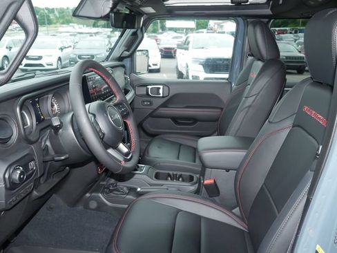 Used 2024 Jeep Wrangler Unlimited Rubicon AWD/4WD image 2
