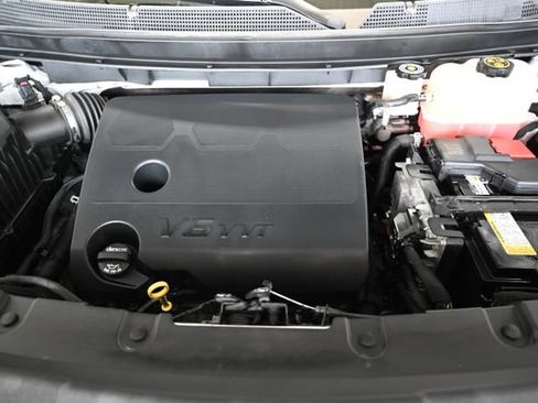Used 2021 Chevrolet Traverse LT FWD image 31