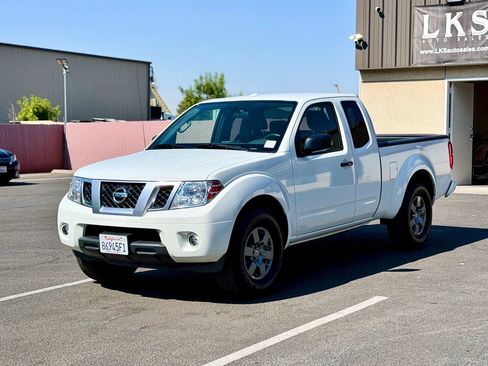 Used 2013 Nissan Frontier Desert Runner RWD image 3