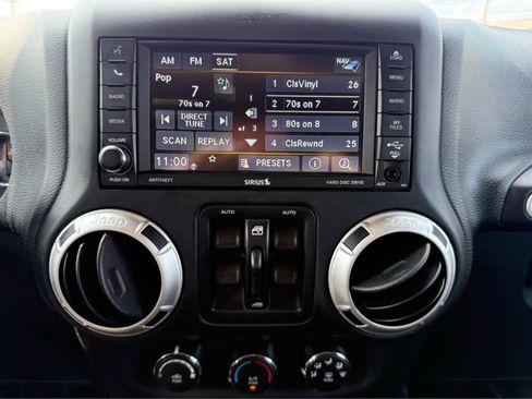 Used 2017 Jeep Wrangler Unlimited Sahara w/ Dual Top Group AWD/4WD image 17