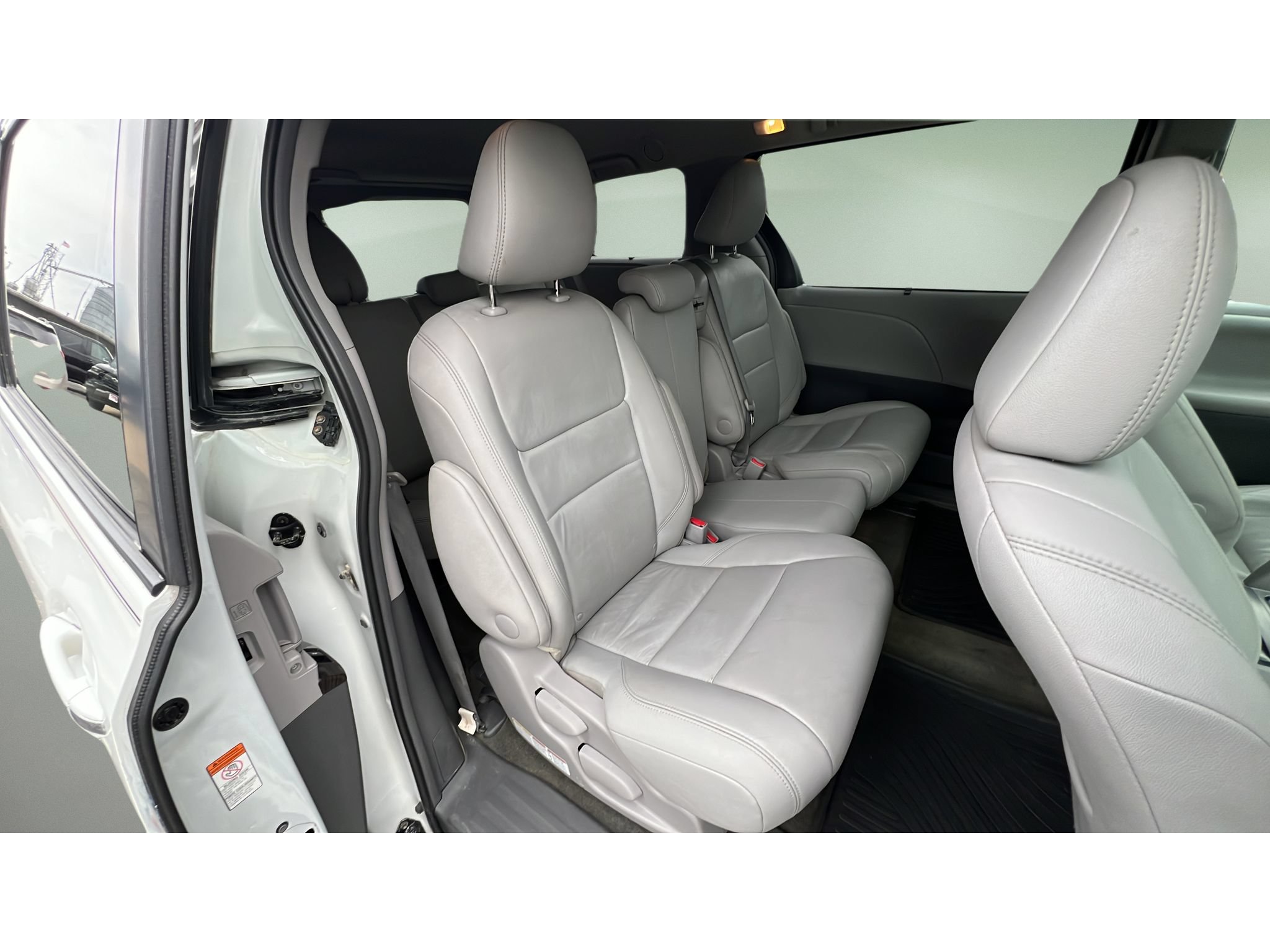 Used 2017 Toyota Sienna XLE FWD image 31