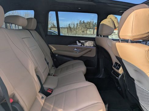 Used 2026 Mercedes-Benz GLS 450 4MATIC image 25