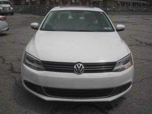 Used 2014 Volkswagen Jetta SE FWD image 2