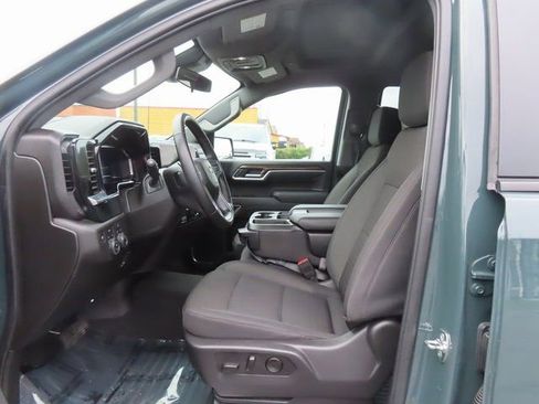 Used 2025 Chevrolet Silverado 1500 LT AWD/4WD image 13
