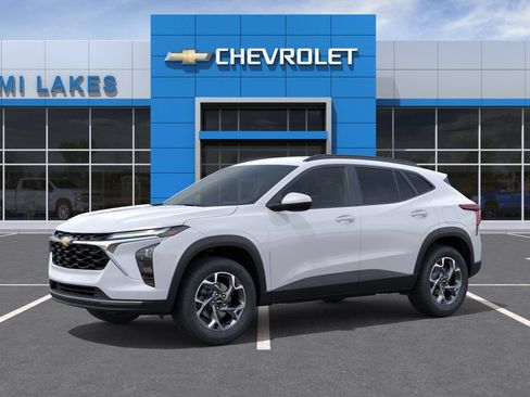 New 2026 Chevrolet Trax LT FWD image 2
