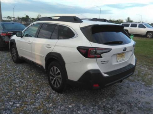Used 2023 Subaru Outback Premium AWD/4WD image 5