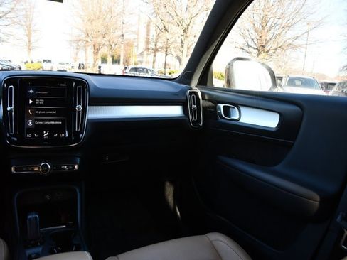 Used 2019 Volvo XC40 T5 Momentum image 19