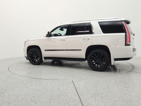 Used 2017 Cadillac Escalade Luxury RWD image 8
