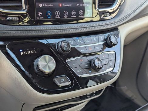 Used 2018 Chrysler Pacifica Limited w/ Advanced Safetytec Group image 26