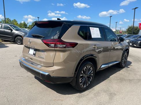 Used 2024 Nissan Rogue Platinum FWD image 6
