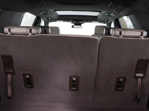 Used 2023 Chevrolet Suburban Z71 image 34