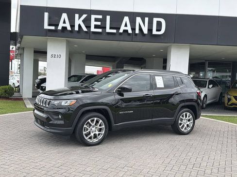 Used 2024 Jeep Compass Latitude AWD/4WD image 2