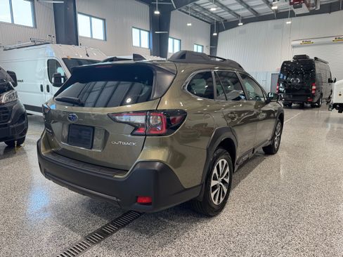 Used 2024 Subaru Outback Premium AWD/4WD image 8