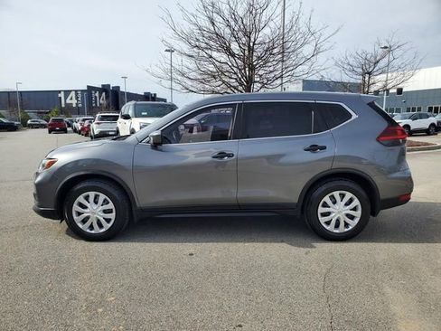 Used 2018 Nissan Rogue S image 2