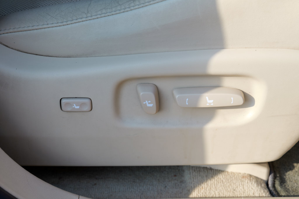 Used 2011 Lexus RX 350 AWD w/ Premium Pkg image 39