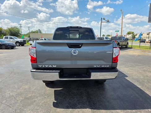 Used 2018 Nissan Titan SV image 24