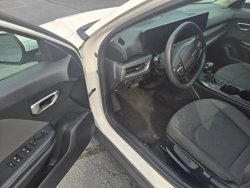 Used 2025 Kia K4 FWD image 4