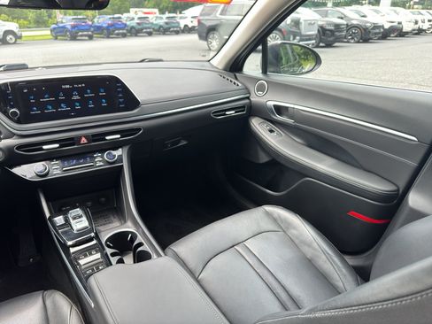 Used 2023 Hyundai Sonata Limited w/ Preferred Accessory Package FWD image 13