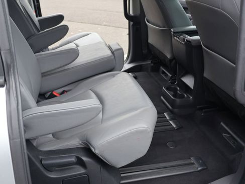 Used 2024 Toyota Sienna XLE image 29