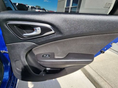Used 2016 Chrysler 200 Limited FWD image 21