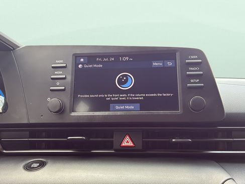 Certified 2025 Hyundai Elantra Sport FWD image 30