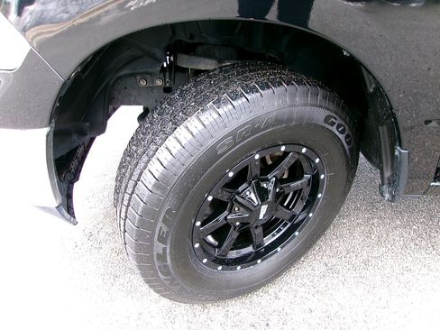 Used 2024 RAM 1500 Classic SLT AWD/4WD image 7