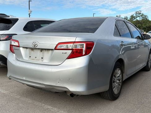 Used 2014 Toyota Camry LE image 4
