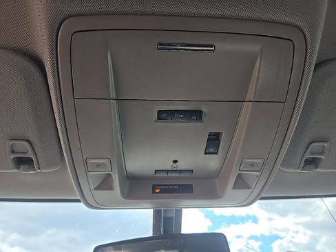 Used 2017 GMC Sierra 1500 SLE w/ SLE Value Package image 19