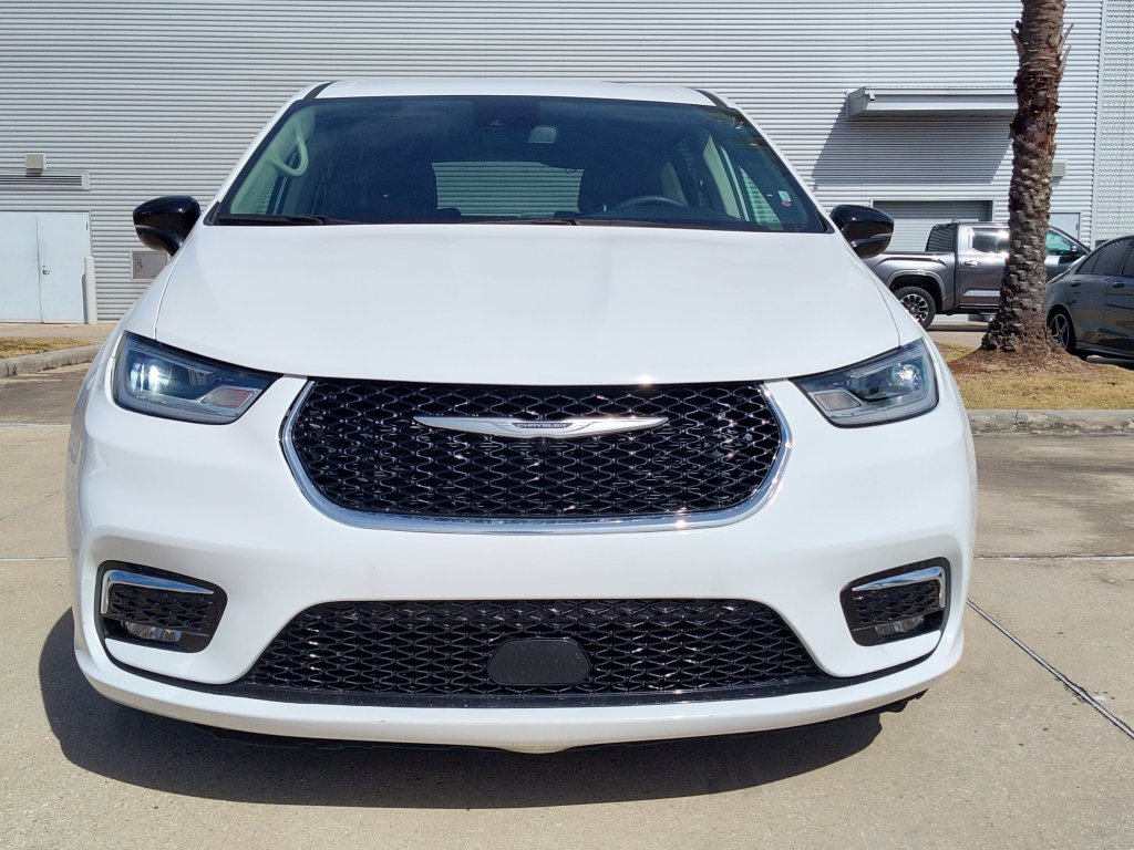 Used 2024 Chrysler Pacifica Limited FWD image 15