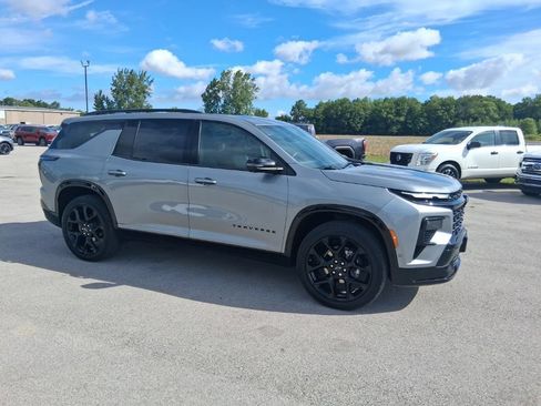 Used 2024 Chevrolet Traverse RS w/ LPO, Floor Liner Package AWD/4WD image 4