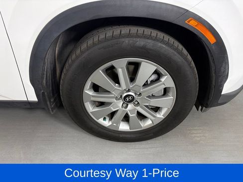 Used 2023 Hyundai Palisade SEL FWD image 12