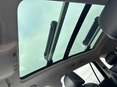 Used 2022 Volkswagen Tiguan SE image 22