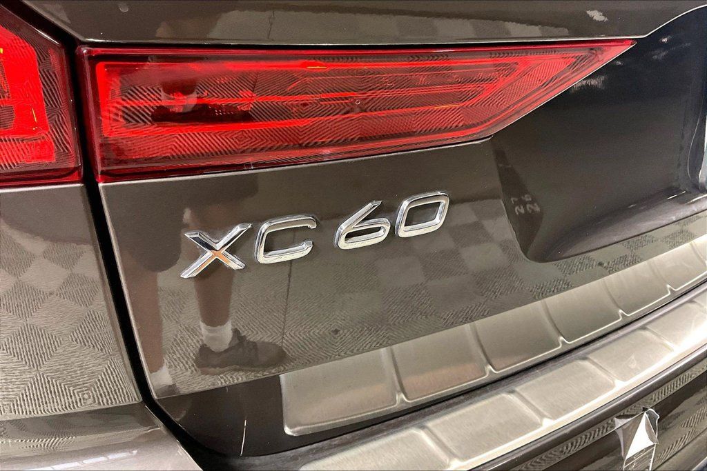 Used 2022 Volvo XC60 B5 Inscription w/ Advanced Package FWD image 31