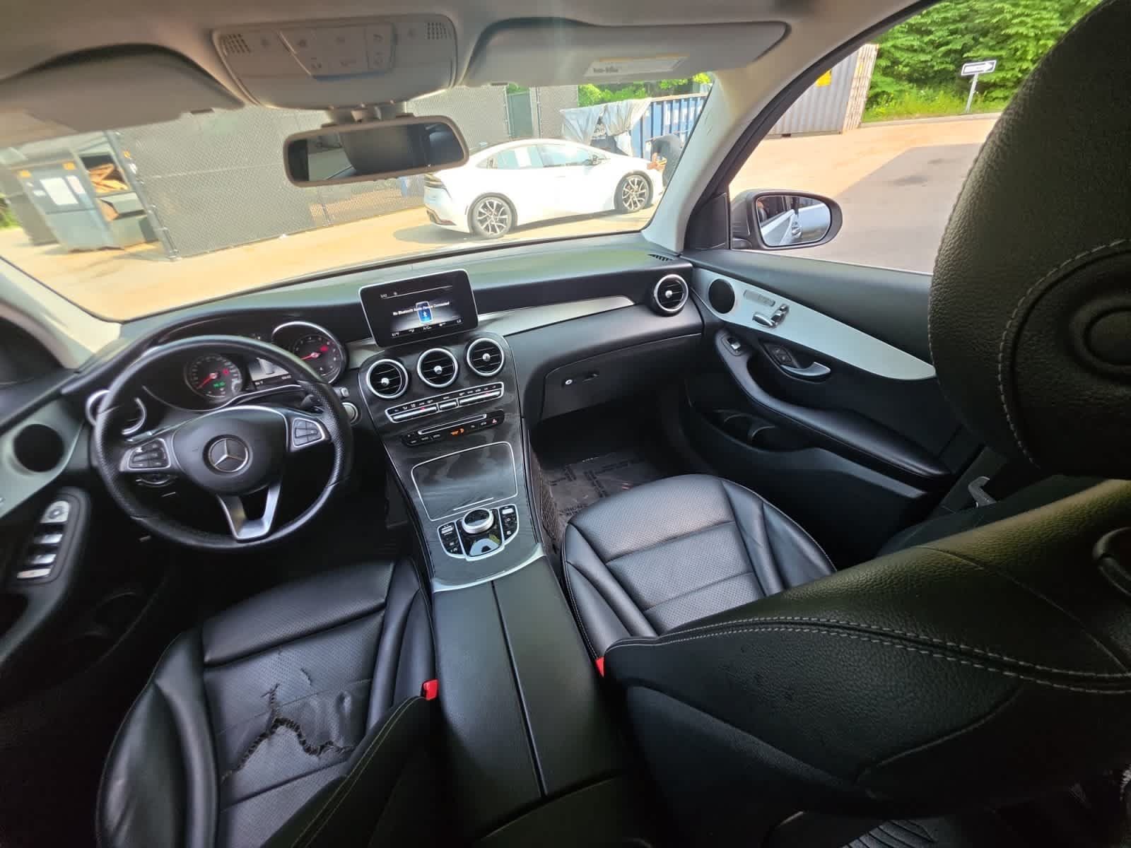 Used 2019 Mercedes-Benz GLC 300 4MATIC w/ Premium Package image 25