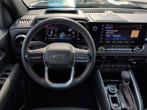 Used 2025 Chevrolet Colorado Z71 w/ Midnight Edition image 17