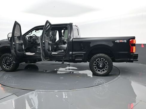 Used 2023 Ford F250 Platinum image 31