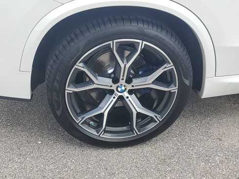 Used 2023 BMW X5 xDrive40i w/ M Sport Package AWD/4WD image 8