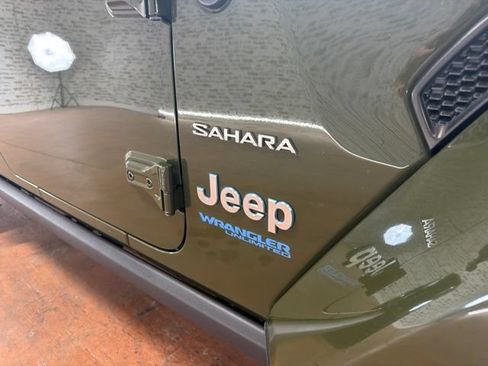 Used 2021 Jeep Wrangler Unlimited Sahara w/ Cold Weather Group AWD/4WD image 11