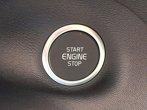 New 2026 Volvo XC40 B5 Core w/ Climate Package image 15