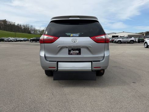 Used 2017 Toyota Sienna LE FWD image 6