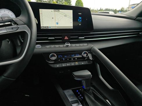 Used 2024 Hyundai Elantra Limited FWD image 21