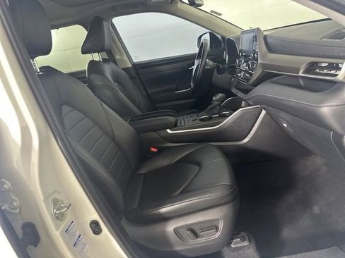 Used 2020 Toyota Highlander XLE AWD/4WD image 28