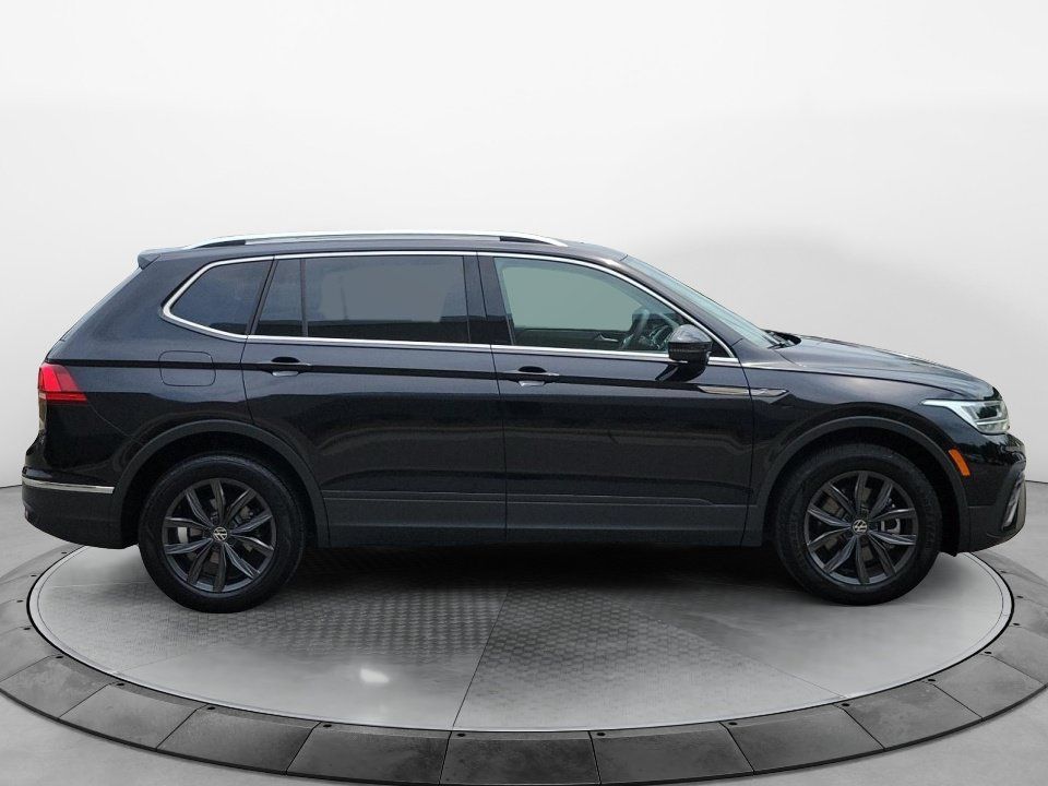 Certified 2023 Volkswagen Tiguan SE w/ Panoramic Sunroof Package FWD image 8